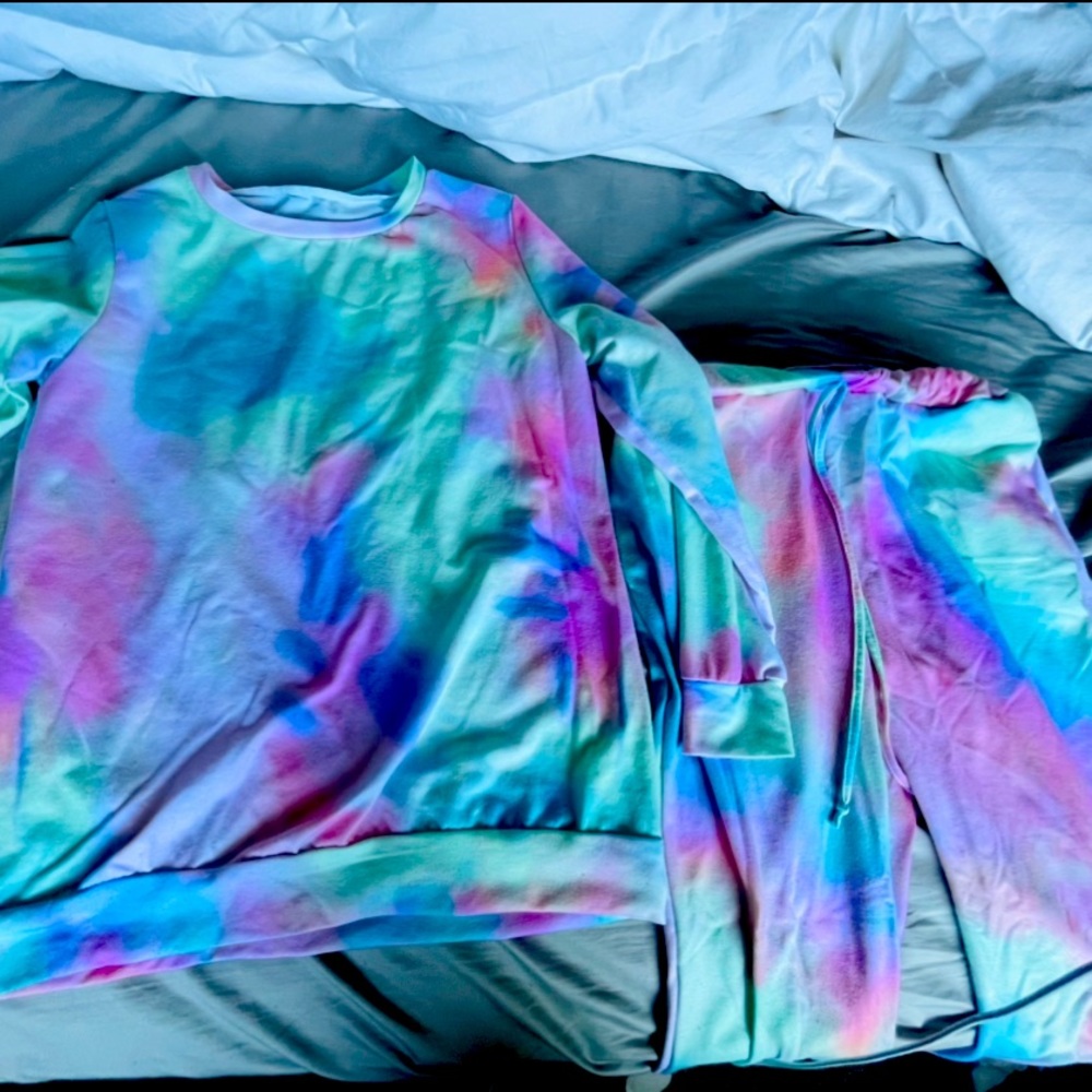 Tie dye women’s matching jogger travel set